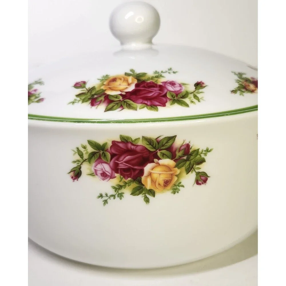 Royal Albert Old Country Roses Covered Casserole Dish Green Trim 2.5 Qt 10.5
